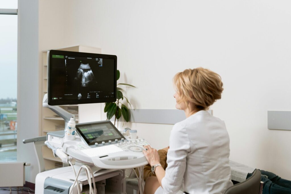 abdominal total, abdome superior, abdome inferior, pélvico, o ultrassom de tireoide, tireoide com Doppler, Testiculo, bolsa escrotal, com e sem Doppler, ultrassom de joelho, ombro, tornozelo, punho, com ou sem Doppler, Transvaginal com ou sem Doppler, cervical, glândulas salivares com ou sem Doppler, mama com ou sem Doppler,